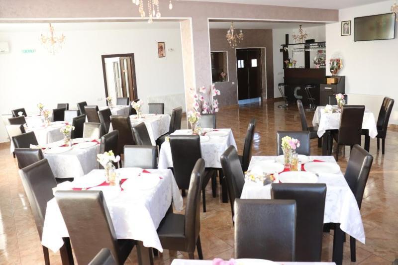 Pensiunea Maria Tania - Restaurant Mioveni Exterior foto